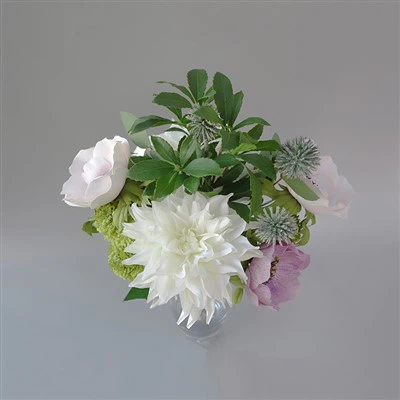 زهور صناعية مسبقة الصنع